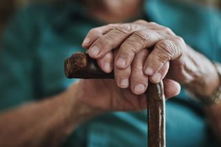 Průměrný starobní důchod v Česku překonal částku 21 tisíc korun