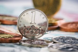 Koruna padá. Zdraží elektronika i tankování - Seznam Zprávy