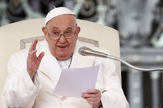 Papež má malér. Stěžoval si na homosexuály v církvi a použil hanlivý výraz - Novinky