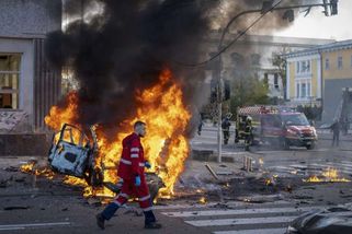 Rusko seslalo zkázu na Ukrajinu. Na města „pršely“ bomby, Kyjev hlásí další oběti