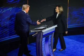 Komentář: Na Harrisovou číhá stejná past, do které se chytila Clintonová - Seznam Zprávy