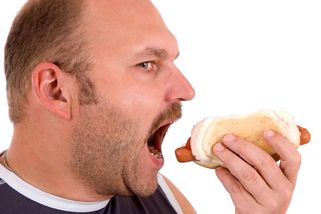 Přestaneme párkům říkat párky? Absurdní nesmysl tlačí i čeští politici - Médium.cz