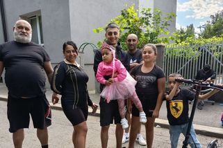 REPORTÁŽ: Celé romské rodiny volí Babiše. Trápí je byznys s chudobou i drahé kobzole