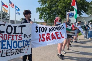 Demonstrace před branami Coltu v USA. Odpůrcům Izraele se nelíbí dodávky pušek - Seznam Zprávy