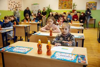 Ukrajinské děti začaly v Česku s výukou. Proč chce Rusko válčit? ptají se učitelek