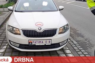 Prostějovské strážníky zaujala zvláštní SPZ. Řidička tvrdila, že je Fatima z oblasti Djeržava Československaja