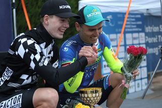 Milimetry od sportovní pohromy. Český cyklista slavil předčasně, rozhodčí označili dva vítěze - Sport.cz