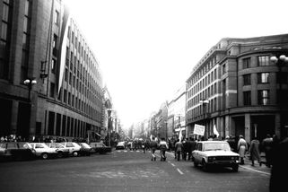 Bylo za socialismu opravdu levněji? Porovnání cen a mezd odhaluje velké rozdíly