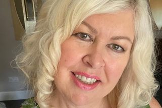 Při porodu málem zemřela, zpět mezi živé ji přivedl zesnulý otec