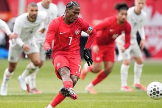 Nové pravidlo o ofsajdu začnou testovat prvoligoví fotbalisté v Kanadě - Sport.cz