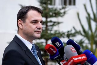 Macinka měl vysvětlit škrty v humanitární pomoci, prosadil si uzavřené jednání - Novinky