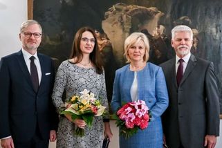 První dáma na obědě s manželkou premiéra: Fialová nenadchla, Pavlová vsadila na minimalismus