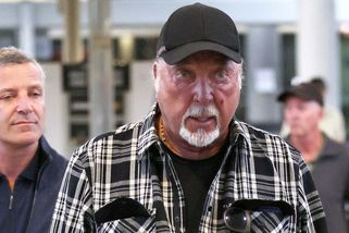 Poznáváte legendárního zpěváka (83), který míval v posteli až 250 žen ročně, přestože byl od sedmnácti šťastně ženatý? - Super.cz