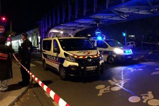 Islamista v centru Paříže ubodal německého turistu, na Brita zaútočil zezadu kladivem před očima jeho manželky - Novinky