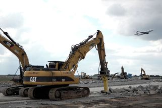 Pražské letiště na několik měsíců uzavřelo hlavní přistávací dráhu - Novinky