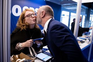 Obrazem: Langer, Topolánek, Nečas i dáma v červeném na kongresu ODS - Seznam Zprávy