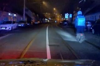 Kurýr s jídlem ujížděl na jednokolce v Brně policistům - Novinky