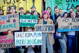 Kdo jsou žáci a studenti, kteří demonstrují proti Motoristům - fintag.cz