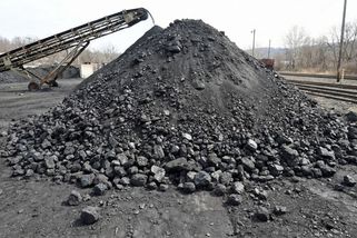 V Československu se z uhlí vyráběla tekutina i plyn. Sloužily ke svícení i pohonu aut