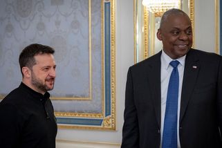 Ukrajina dostala z USA jen desetinu schválené pomoci, stěžuje si Zelenskyj - Novinky