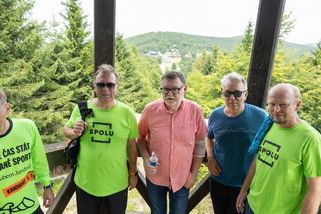 Trumfnout Babiše. Objedeme všechny obce v kraji, vyhlásil Stanjura s infuzní hadičkou na ruce - Novinky