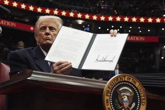 Skončíte v pět. Trump poslal na nucenou dovolenou školitele diverzity a inkluze - Novinky