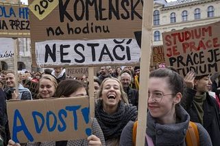 Plat učitele? Často stejný jako ve skladu či na stavbě. Kolik berou ve školách