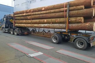 Řidič kamionu dostal už podruhé pokutu 100 tisíc za odmítnutí zvážení - Novinky