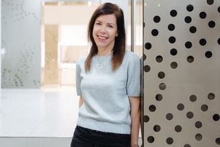 Proměna čtenářky Lenky: Prosvětlení vlasů metodou foilyage ji rozzářilo - Proženy.cz