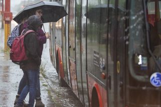 Meteorologové varují před velmi silnými bouřkami. V těchto krajích platí vysoký stupeň nebezpečí