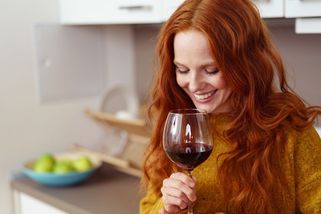 Bolí vás hlava po červeném víně? Může za to genetika. Zkuste pít levnější! - Proženy.cz