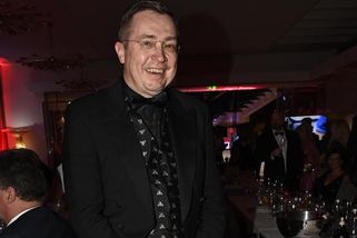 Kovářova kobyla chodí bosa? Šéf stomatologů Roman Šmucler hrdě vycenil zuby. Do dokonalosti mají daleko, dozvěděl se - Super.cz