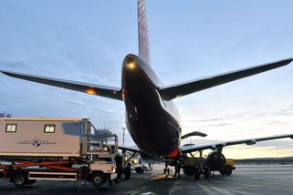 Ministerstvo vypsalo zakázku na plošinu, která by dostala prezidenta na vozíku do letadla - Novinky