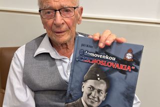 Jeden z posledních žijících Čechoslováků v RAF oslavil 102. narozeniny: Bojoval proti Hitlerovi po radiových vlnách