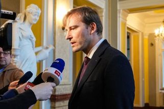 Potíže má i jedna z největších zdravotních pojišťoven, řekl Vojtěch