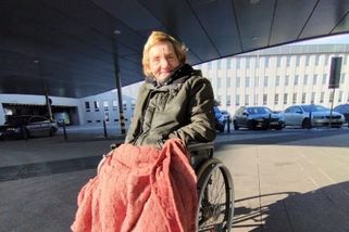 REPORTÁŽ: Kristýně amputovali nohy, ale nemá invalidní důchod. Na nádraží v Ostravě nesmí ani na WC