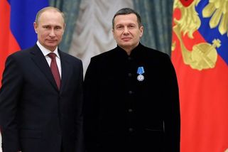 Moderátor Solovjov v televizi vyzval k útoku na Polsko. Jen tak pro jistotu, řekl