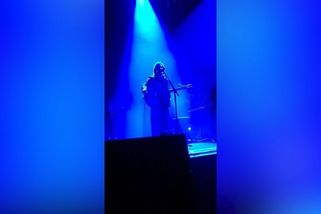 Zpěváka Radiohead vytočil doběla propalestinský demonstrant. Odložil kytaru a odešel z pódia - Novinky