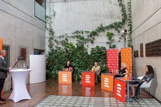 Předvolební speciál: Národ hledal spasitele, našel hnutí ANO. Andrej Babiš si jde zřejmě pro výhru, soudí komentátoři