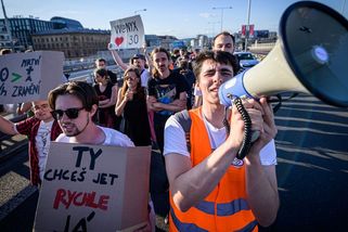 Aktivisté můžou na magistrálu, rozhodl soud - Seznam Zprávy