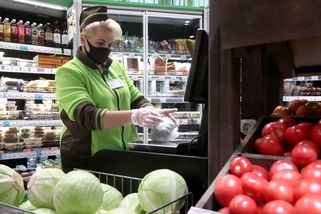 Ruský obchodní řetězec stáhl reklamu s lesbickou rodinou - Novinky