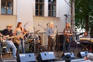 Vráťa po koncertě spolknul fanouška - Médium.cz