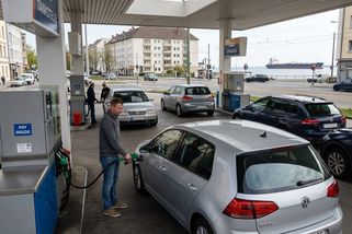 Schmarcz: Populisté s cenou paliv nic neudělají, protože o nich rozhoduje „vyšší moc“