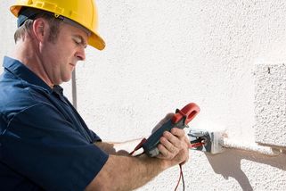 Kolik si vydělá elektrikář v Česku? Zjistili jsme - Portál řidiče