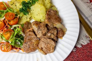 Proč maso ztvrdne při smažení? Odpověď je jednoduchá – stejně jako řešení problému