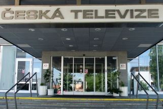 Veřejnoprávnost je vymírající dinosaurus. Politici cupují návrh na zvýšení televizních poplatků