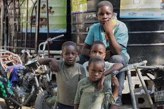 Doktoři na Haiti léčí i členy gangu, kteří zabili dcery nebo matky kolegů - Seznam Zprávy