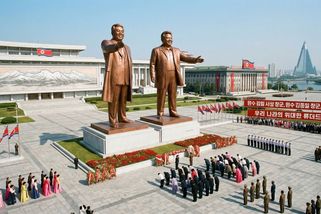 Bydlení v Severní Koreji. Domy bez elektřiny, černý trh a byty na příděl