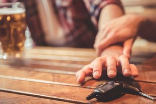 Pokuta až 25 tisíc a 6 bodů k tomu: Pozor na bujaré oslavy silvestra a alkohol za volantem - Garáž.cz