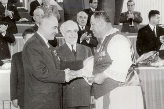 Kulakizace a kolektivizace: Při násilné transformaci komunisté ničili lidské životy - Médium.cz